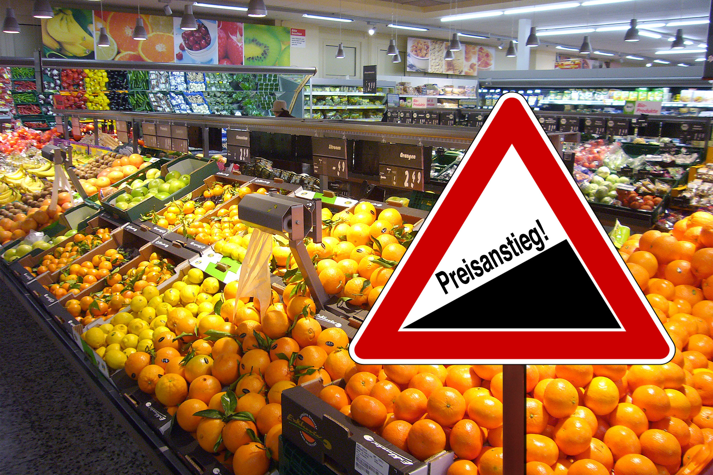 Preisanstieg bei Lebensmittel,Zitrusfruechte,Orangen,Clementinen,Lebensmittelregal,Supermarkt,Teuerung,Teuerungsrate,Inflation. 