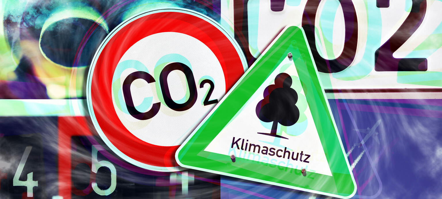 Autoauspuff, CO2-Nummernschild, Heizungszähler, Flugzeug mit Kondensstreifen und Klimaschutz-Schild und CO2-Verbotsschild, Symbolfoto CO2-Steuer 