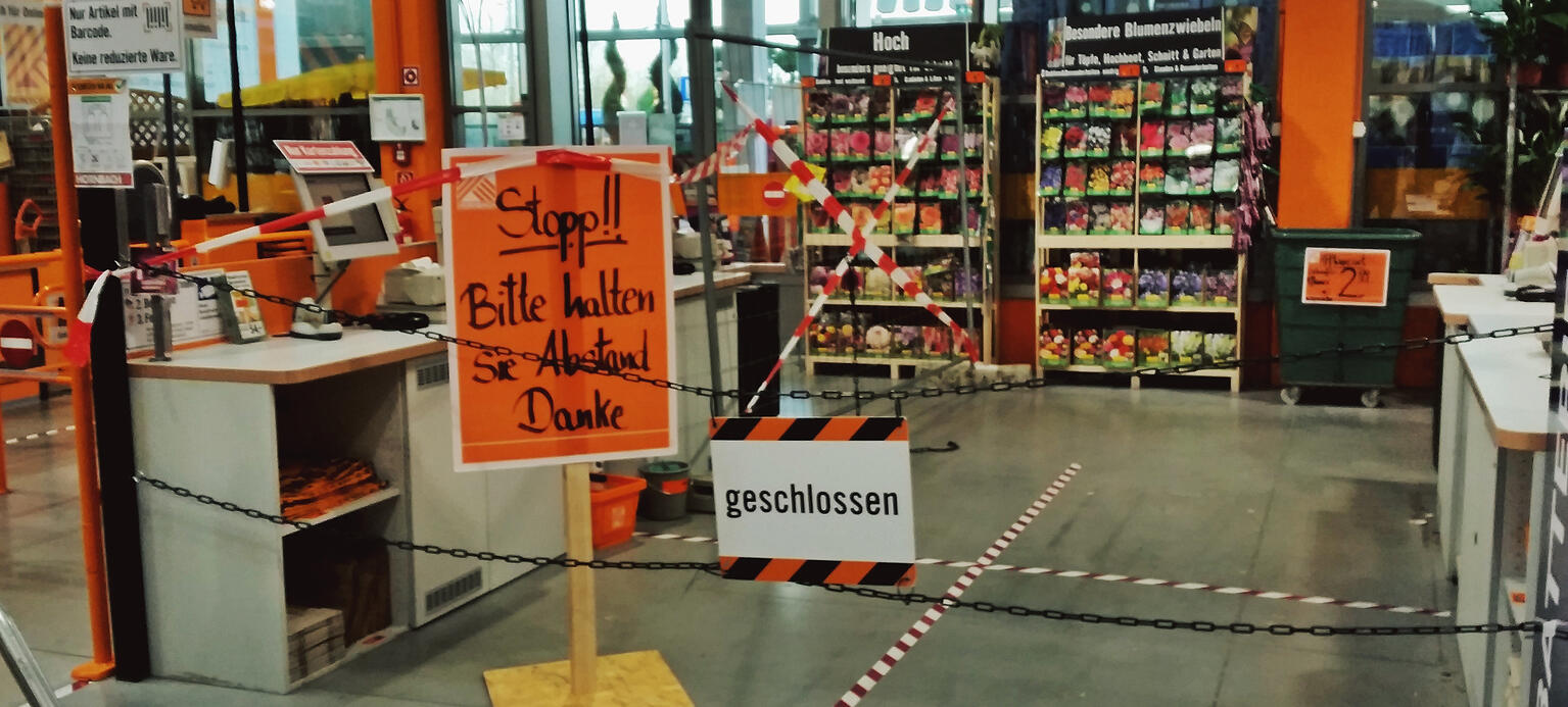 Geschlossene SB Kasse im Hornbach Markt Heidelberg. 