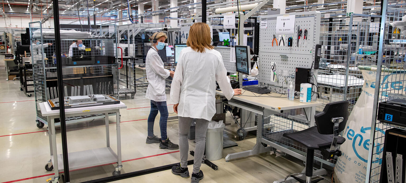 Illustration picture shows employees wearing a mouth mask during a visit to technology 