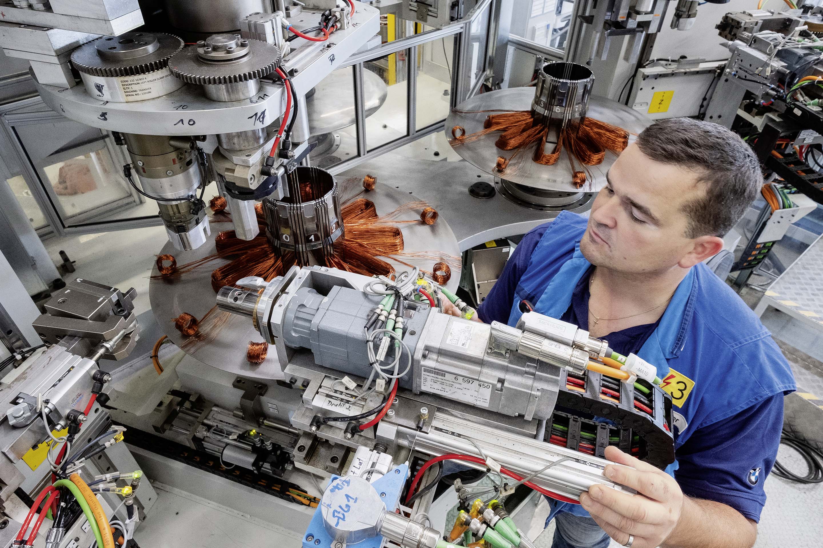 BMW-Werk Landshut: Hier wurden Beschäftigte der Motorendemontage für die Elektromotorenproduktion qualifiziert.